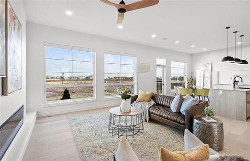 19 Sarsprilla Bend, Winnipeg, MB - Indoor Photo Showing Living Room