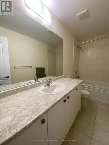 35 Wintergreen Crescent, Haldimand, ON - Indoor Photo Showing Bathroom