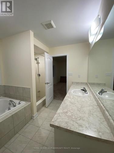 35 Wintergreen Crescent, Haldimand, ON - Indoor Photo Showing Bathroom