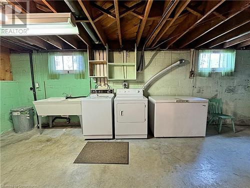 124 Aldercrest Avenue, Hamilton, ON - Indoor Photo Showing Laundry Room