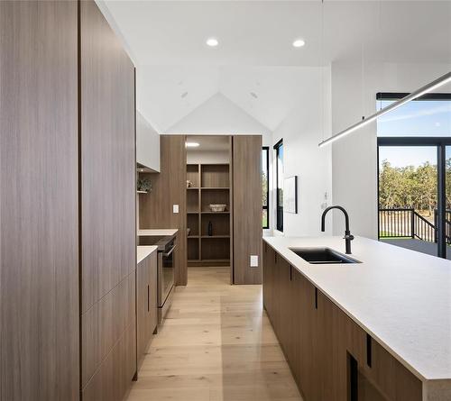 16 Ash Cove, Winnipeg, MB - Indoor Photo Showing Kitchen With Double Sink