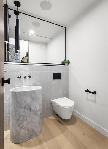 16 Ash Cove, Winnipeg, MB - Indoor Photo Showing Bathroom