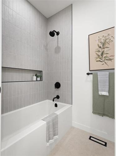 16 Ash Cove, Winnipeg, MB - Indoor Photo Showing Bathroom