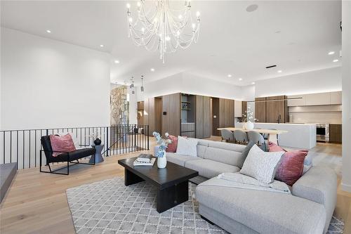 16 Ash Cove, Winnipeg, MB - Indoor Photo Showing Living Room