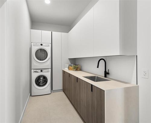 16 Ash Cove, Winnipeg, MB - Indoor Photo Showing Laundry Room