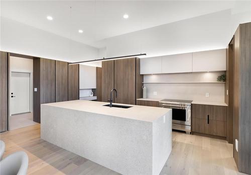 16 Ash Cove, Winnipeg, MB - Indoor Photo Showing Kitchen