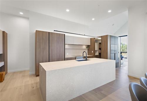 16 Ash Cove, Winnipeg, MB - Indoor Photo Showing Kitchen