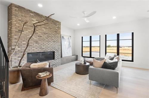 31 Oasis Bend, Winnipeg, MB - Indoor Photo Showing Living Room With Fireplace