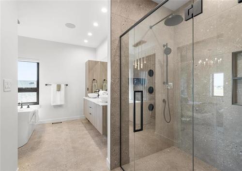 31 Oasis Bend, Winnipeg, MB - Indoor Photo Showing Bathroom