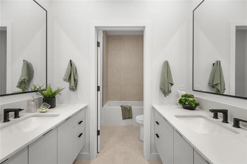 31 Oasis Bend, Winnipeg, MB - Indoor Photo Showing Bathroom