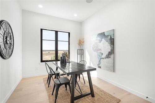 31 Oasis Bend, Winnipeg, MB - Indoor Photo Showing Dining Room