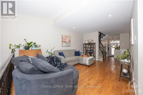 4352 Wildmint Square, Ottawa, ON - Indoor Photo Showing Living Room