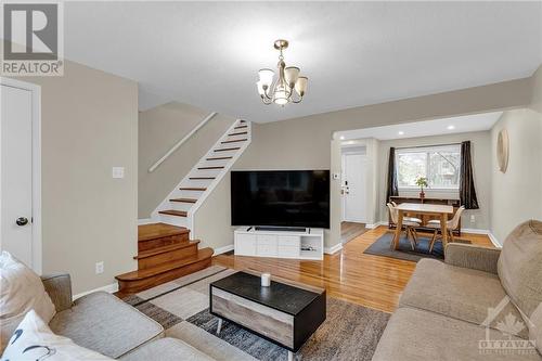 1202 Summerville Avenue, Ottawa, ON - Indoor Photo Showing Living Room