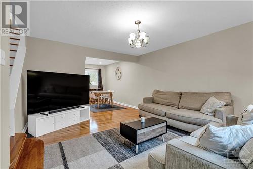 1202 Summerville Avenue, Ottawa, ON - Indoor Photo Showing Living Room