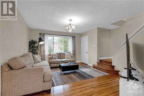 1202 Summerville Avenue, Ottawa, ON - Indoor Photo Showing Living Room