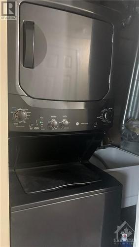 21 Manhattan Crescent, Ottawa, ON - Indoor Photo Showing Laundry Room