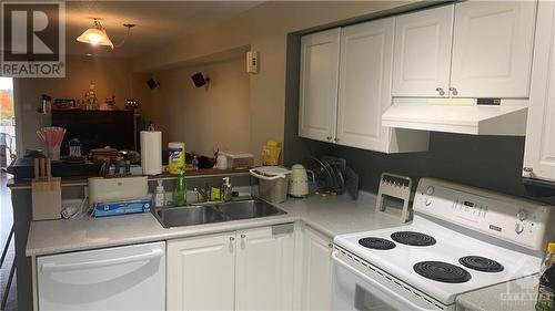 Kitchen - 21 Manhattan Crescent, Ottawa, ON - Indoor Photo Showing Kitchen With Double Sink