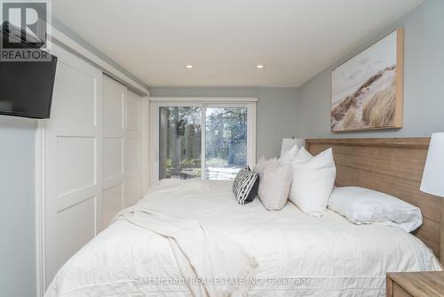 100 Rutledge Road, Mississauga, ON - Indoor Photo Showing Bedroom