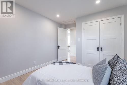 100 Rutledge Road, Mississauga, ON - Indoor Photo Showing Bedroom