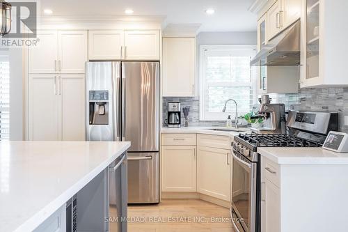 100 Rutledge Road, Mississauga, ON - Indoor Photo Showing Kitchen With Upgraded Kitchen