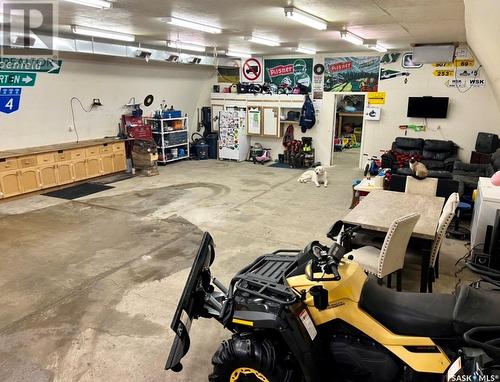 153 Centennial Street, Swift Current Rm No. 137, SK - Indoor Photo Showing Garage