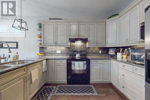 43 Oarsman Crescent, St. Catharines, ON - Indoor Photo Showing Kitchen With Double Sink With Upgraded Kitchen