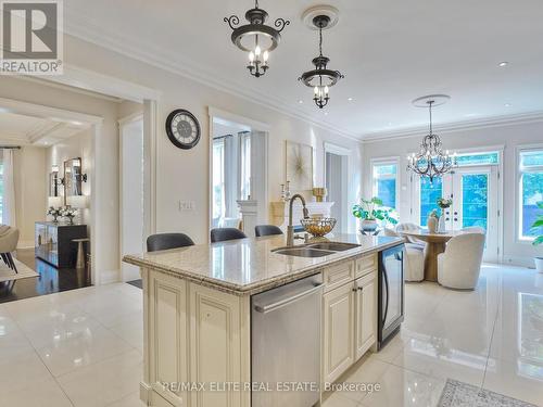 166 Grand Vellore Crescent, Vaughan, ON - Indoor Photo Showing Kitchen With Double Sink