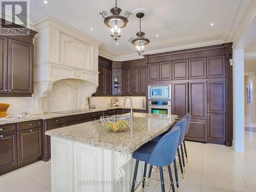 166 Grand Vellore Crescent, Vaughan, ON - Indoor Photo Showing Kitchen With Upgraded Kitchen