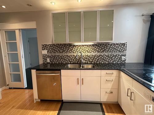 11231 75 Av Nw, Edmonton, AB - Indoor Photo Showing Kitchen With Double Sink