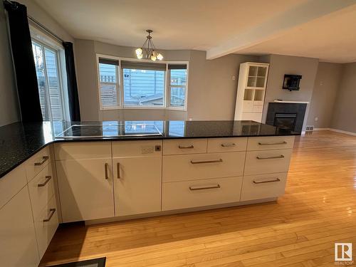 11231 75 Av Nw, Edmonton, AB - Indoor Photo Showing Kitchen