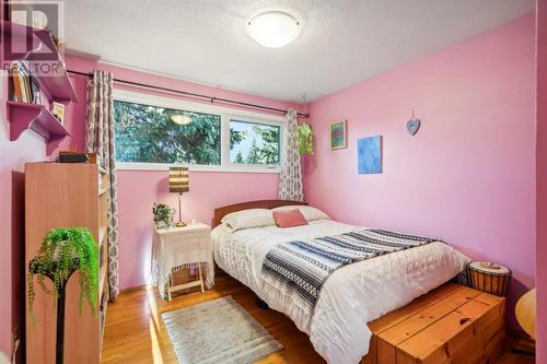 3411 Boulton Road Nw, Calgary, AB - Indoor Photo Showing Bedroom