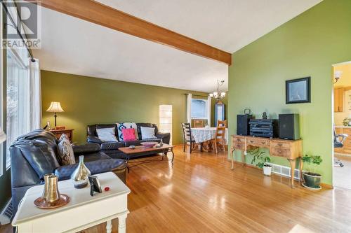 3411 Boulton Road Nw, Calgary, AB - Indoor Photo Showing Living Room