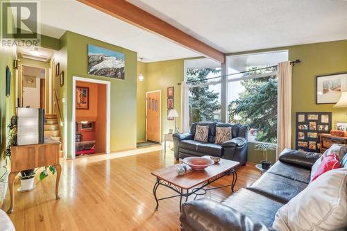 3411 Boulton Road Nw, Calgary, AB - Indoor Photo Showing Living Room