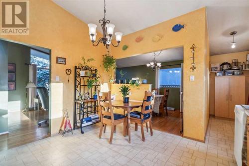 3411 Boulton Road Nw, Calgary, AB - Indoor Photo Showing Dining Room