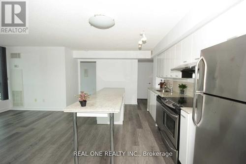 1202 - 15 Singer Court, Toronto, ON - Indoor Photo Showing Kitchen