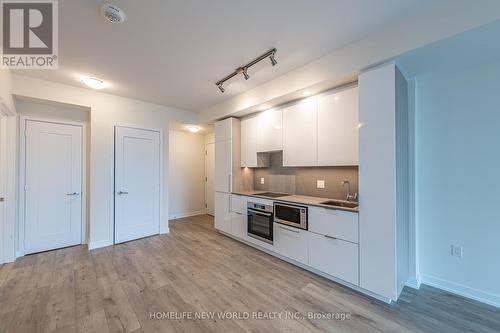 1010 - 28 Freeland Street, Toronto, ON - Indoor Photo Showing Kitchen