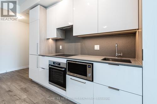 1010 - 28 Freeland Street, Toronto, ON - Indoor Photo Showing Kitchen