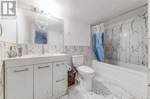 2 Newport Avenue, Toronto, ON - Indoor Photo Showing Bathroom