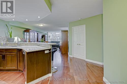 1011 - 7805 Bayview Avenue, Markham, ON - Indoor Photo Showing Kitchen With Double Sink