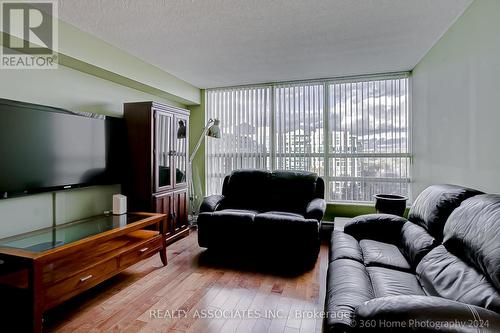 1011 - 7805 Bayview Avenue, Markham, ON - Indoor Photo Showing Living Room