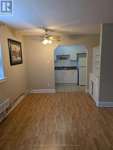 10 Rockwood Place, Hamilton, ON - Indoor Photo Showing Kitchen