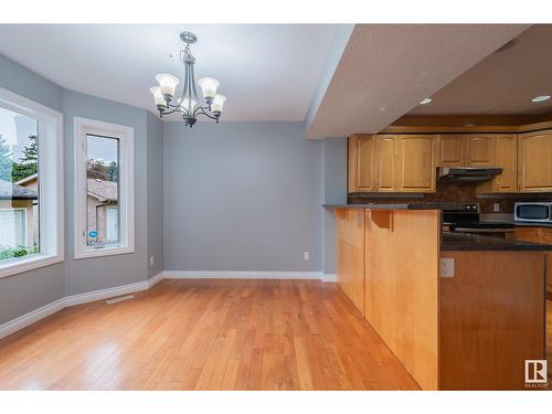 13428 118 Av Nw, Edmonton, AB - Indoor Photo Showing Kitchen