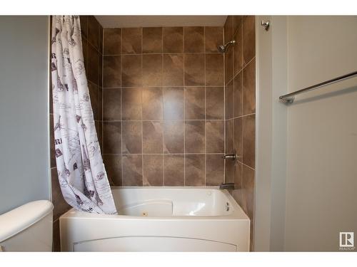 13428 118 Av Nw, Edmonton, AB - Indoor Photo Showing Bathroom