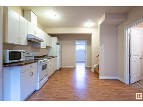 13428 118 Av Nw, Edmonton, AB - Indoor Photo Showing Kitchen