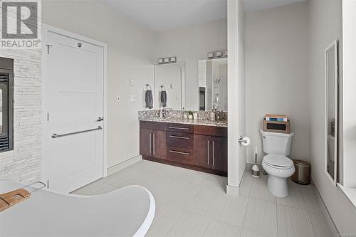 6570 Goodmere Rd, Sooke, BC - Indoor Photo Showing Bathroom