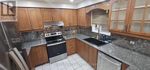 18 Scarlett Drive, Brampton, ON - Indoor Photo Showing Kitchen