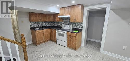 18 Scarlett Drive, Brampton, ON - Indoor Photo Showing Kitchen With Double Sink