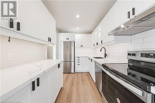 5033 Pinedale Avenue Unit# 48, Burlington, ON - Indoor Photo Showing Kitchen With Stainless Steel Kitchen With Upgraded Kitchen