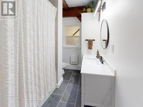 2243 Roberts Road, Powell River, BC - Indoor Photo Showing Bathroom