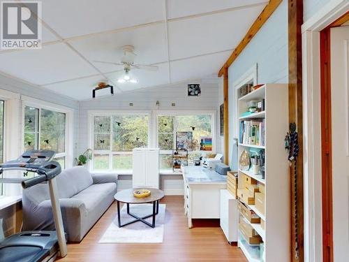 2243 Roberts Road, Powell River, BC - Indoor Photo Showing Living Room